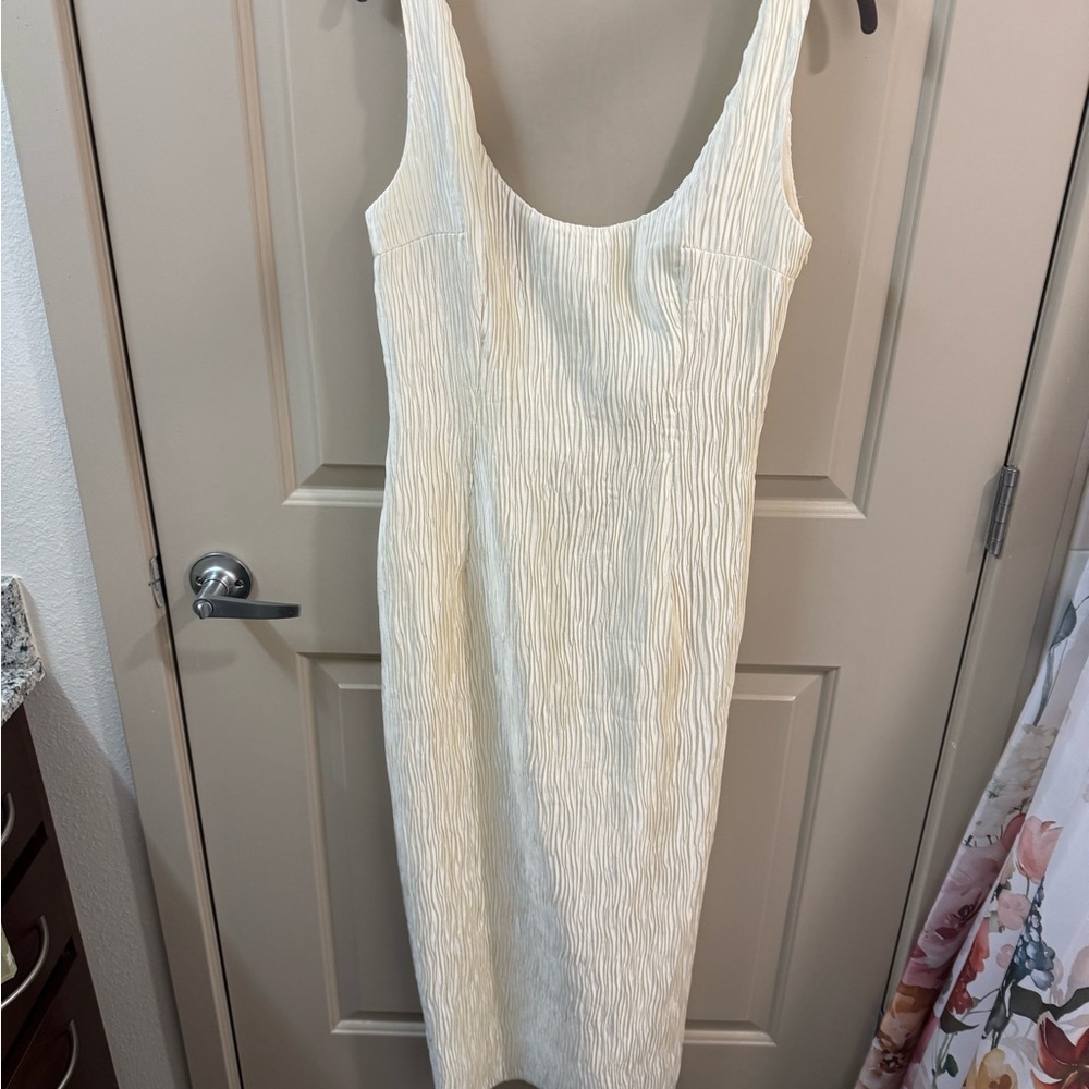 Elegant Cream Sleeveless Dress